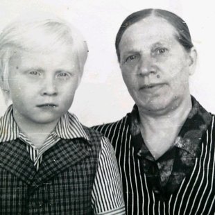 Хмура Ольга и внук Юра.